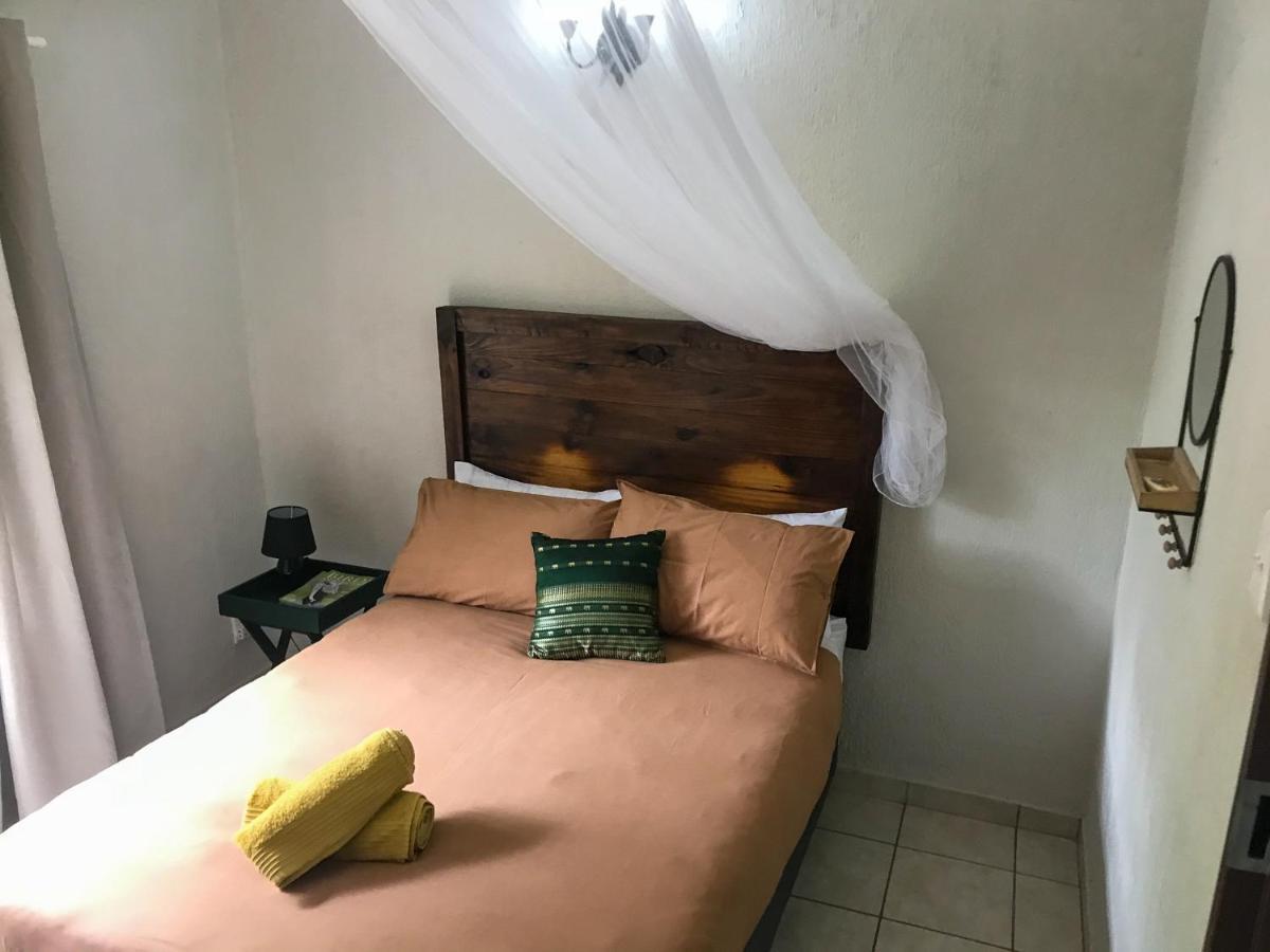 Hello Kruger Hideaway Cottage & Skilpad Studio Marloth Park Extérieur photo