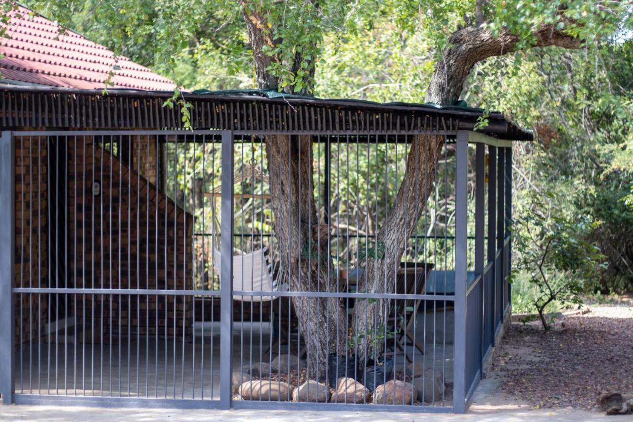 Hello Kruger Hideaway Cottage & Skilpad Studio Marloth Park Extérieur photo