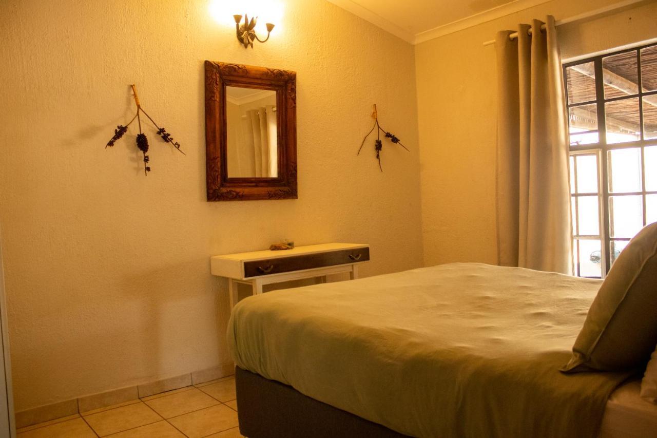 Hello Kruger Hideaway Cottage & Skilpad Studio Marloth Park Extérieur photo
